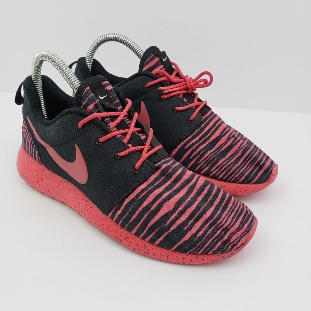 Nike ID Roshie Run One Womens Size 6.5 Red Black Striped Queen McKenzie Sneaker